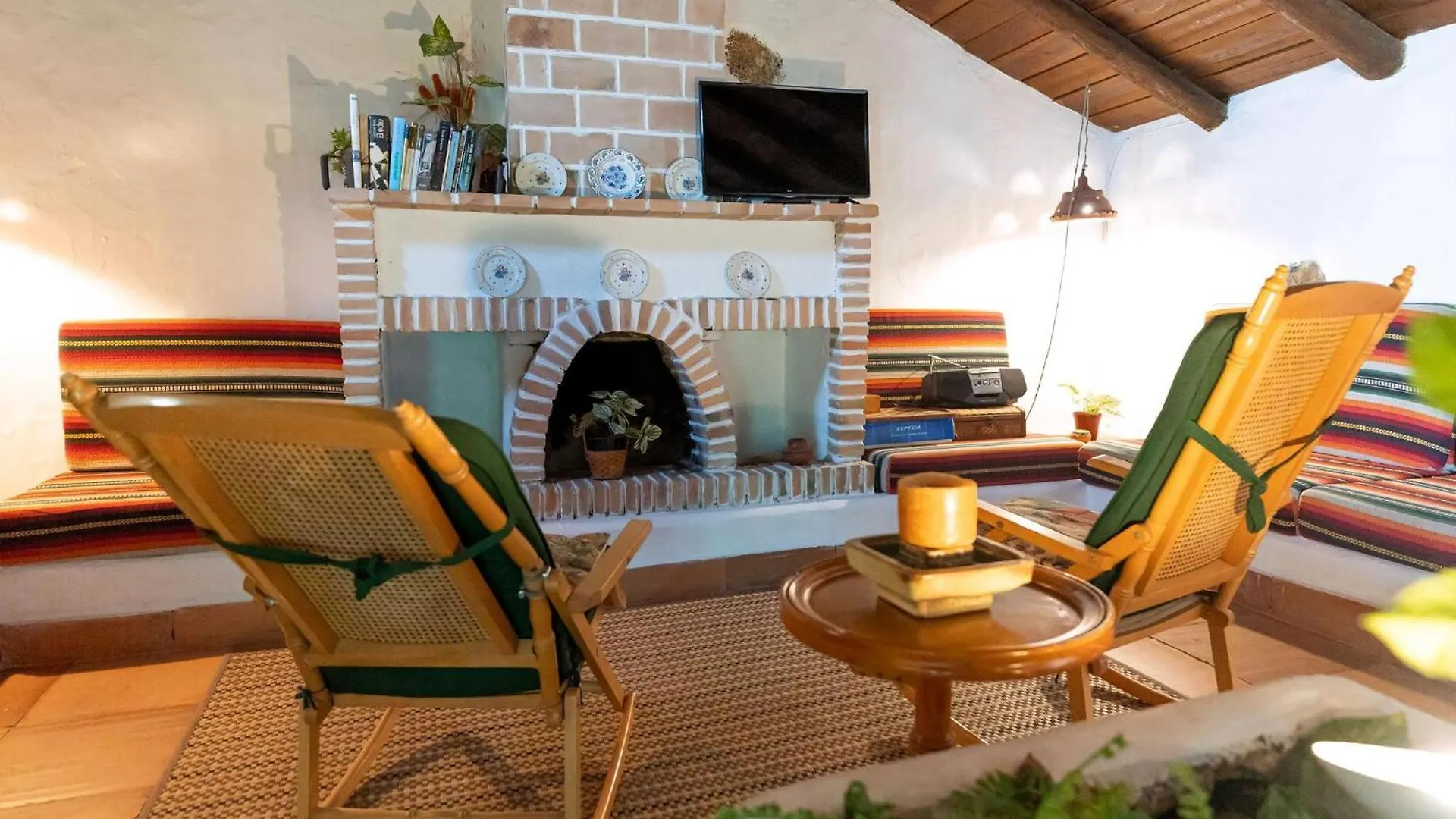 Casa Roja Mit Pool Und Terrasse Fuer 6 Personen Villa Charco del Pino Spain